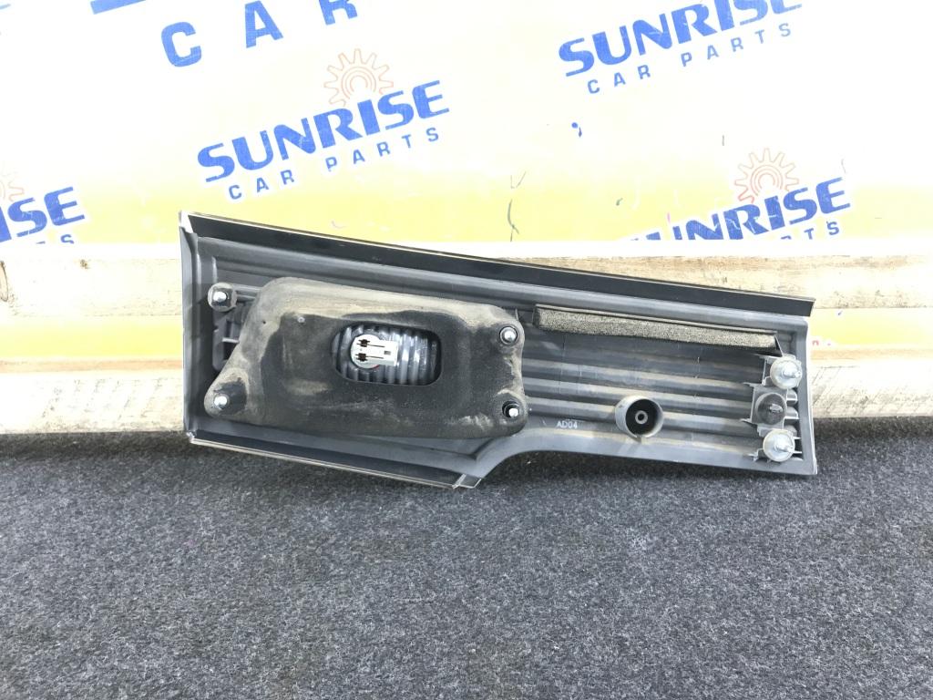 Стоп-вставка правая NISSAN ELGRAND E52 P8959 2 ракурс