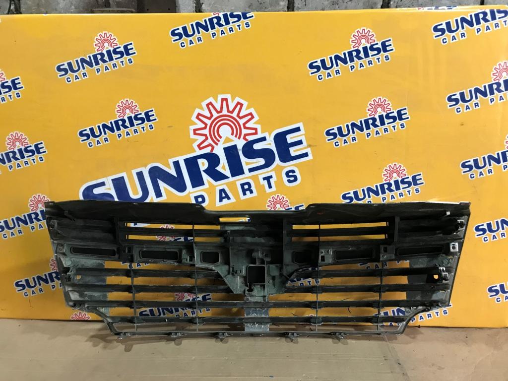 Решетка радиатора NISSAN ELGRAND PE52, PNE52, TE52, TNE52 2 ракурс