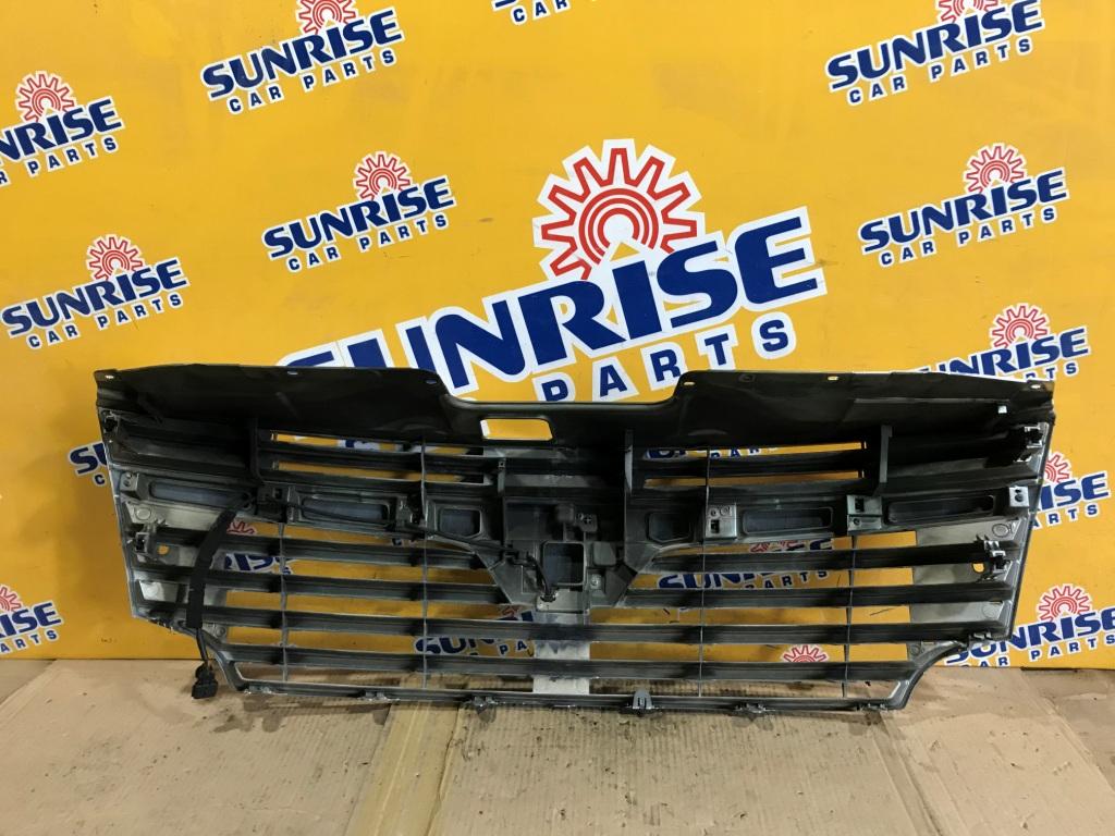 Решетка радиатора NISSAN ELGRAND E52 2 ракурс