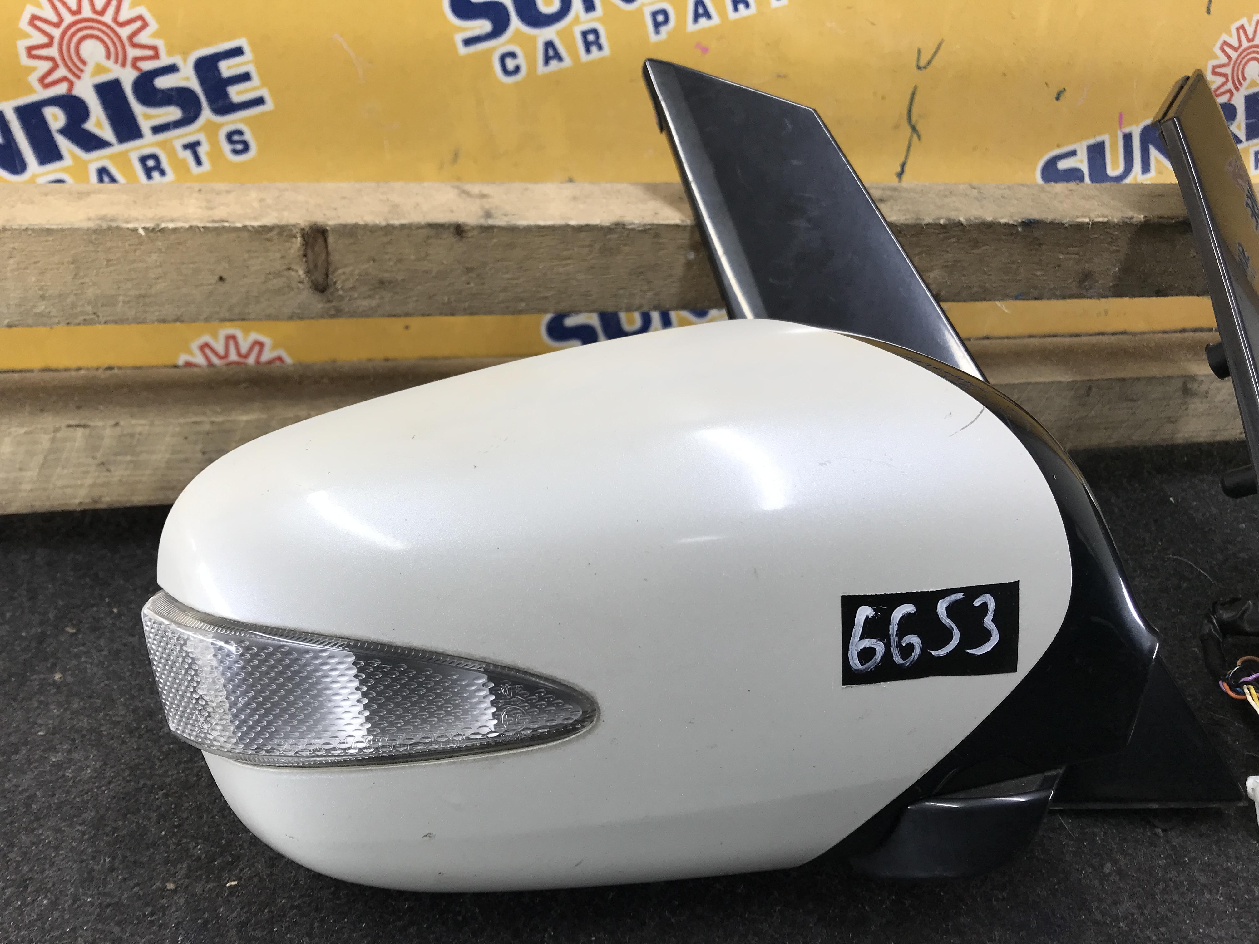 Зеркало MITSUBISHI GRANDIS NA4W 2 ракурс