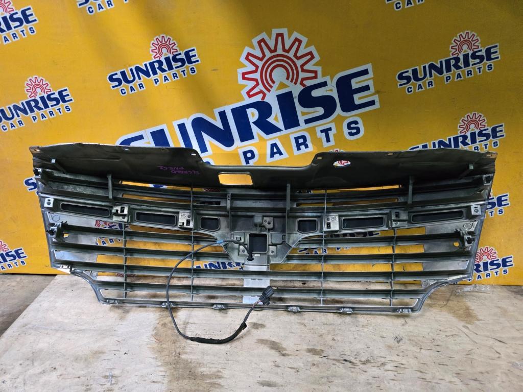 Решетка радиатора NISSAN ELGRAND PNE52 2 ракурс