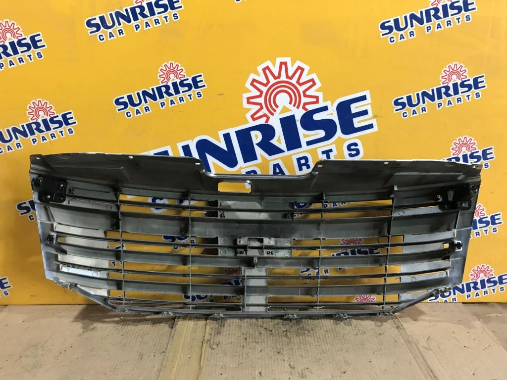 Решетка радиатора NISSAN ELGRAND E52 2 ракурс