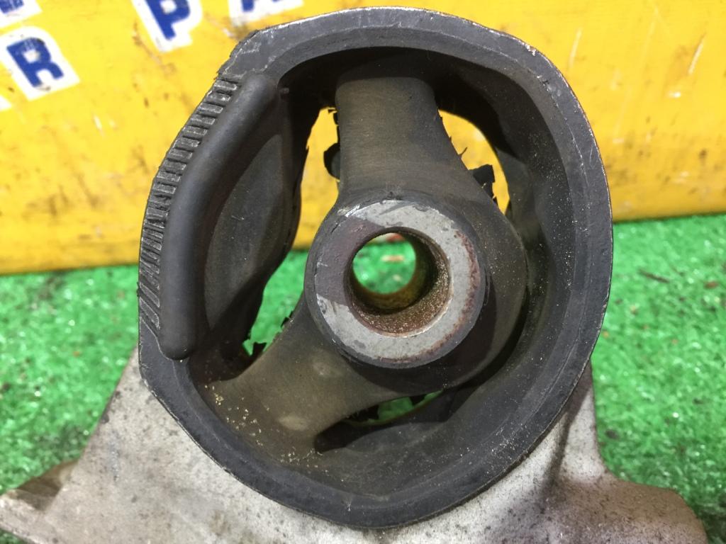 Подушка акпп передняя NISSAN ELGRAND E51 2 ракурс